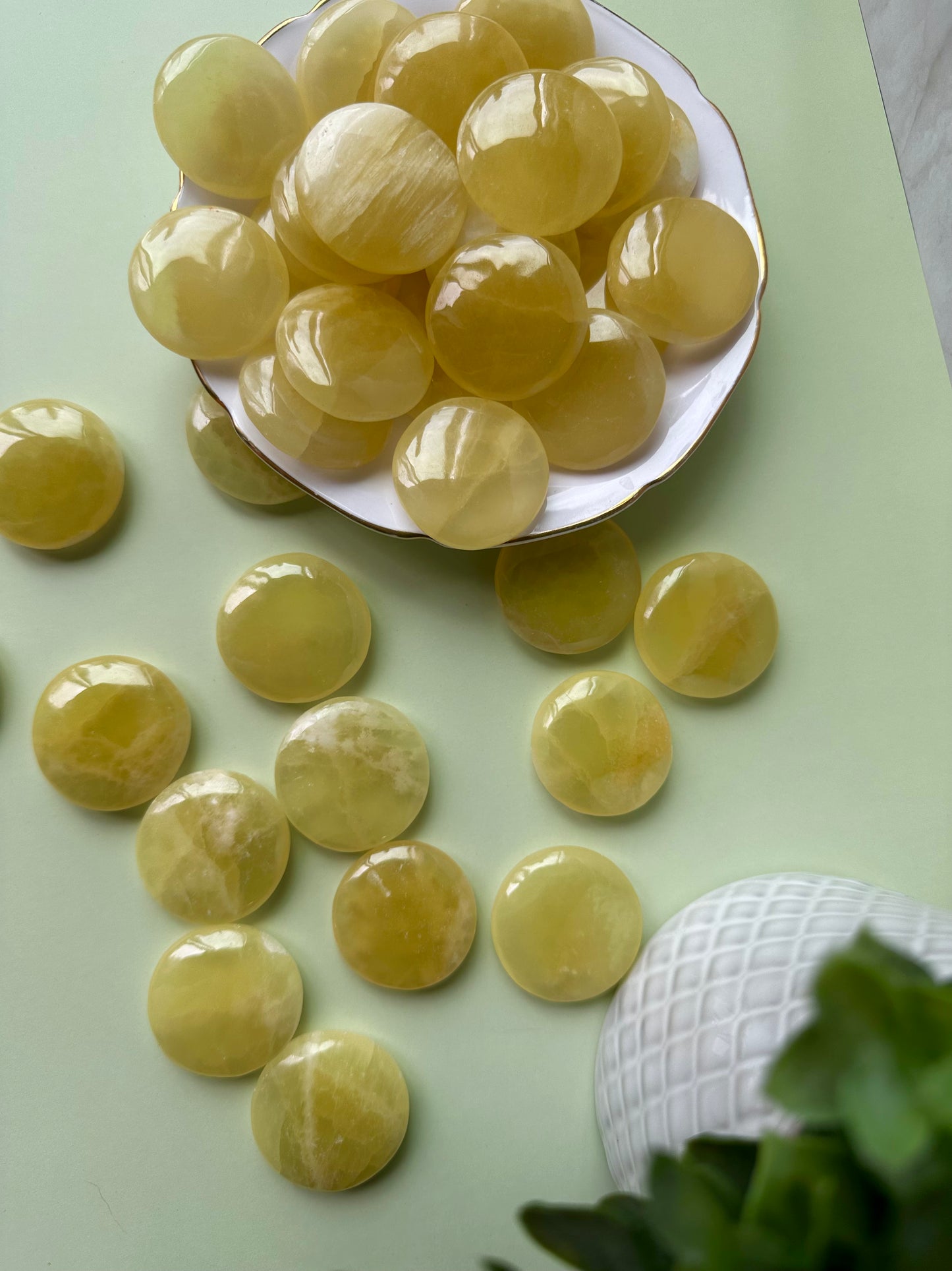Lemon Calcite Flat - MEDIUM